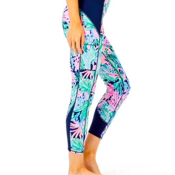 NWT LILLY PULITZER FINN TOP AND LEGGINGS SET BRINGING MERMAID BACK - Picture 5 of 12